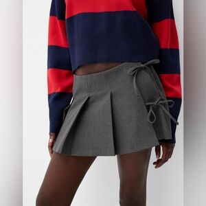 Gray pleated Skirt with Bow Detail